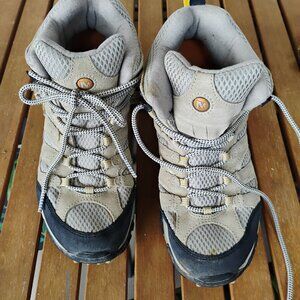 Merrell Taupe Hiking Boots Womens SZ 9 Lightly Used Beige Mid Lace Up J86592